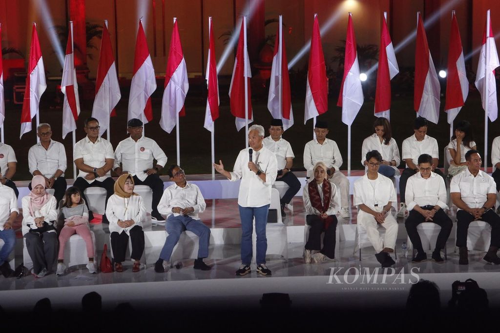 Ganjar Pranowo berpidato saat acara deklarasi dirinya dan Mahfud MD sebagai bakal calon presiden-wakil presiden Mahfud MD di Gedung Arsip Nasional, Jakarta, Rabu (18/10/2023). 
