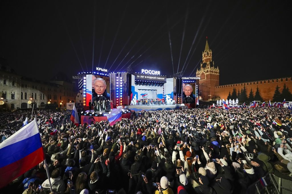 Konser di Lapangan Merah, Moskwa, Senin (18/3/2024), untuk merayakan pendudukan atas Semenanjung Crimea dan kemenangan Vladimir Putin di pemilu.