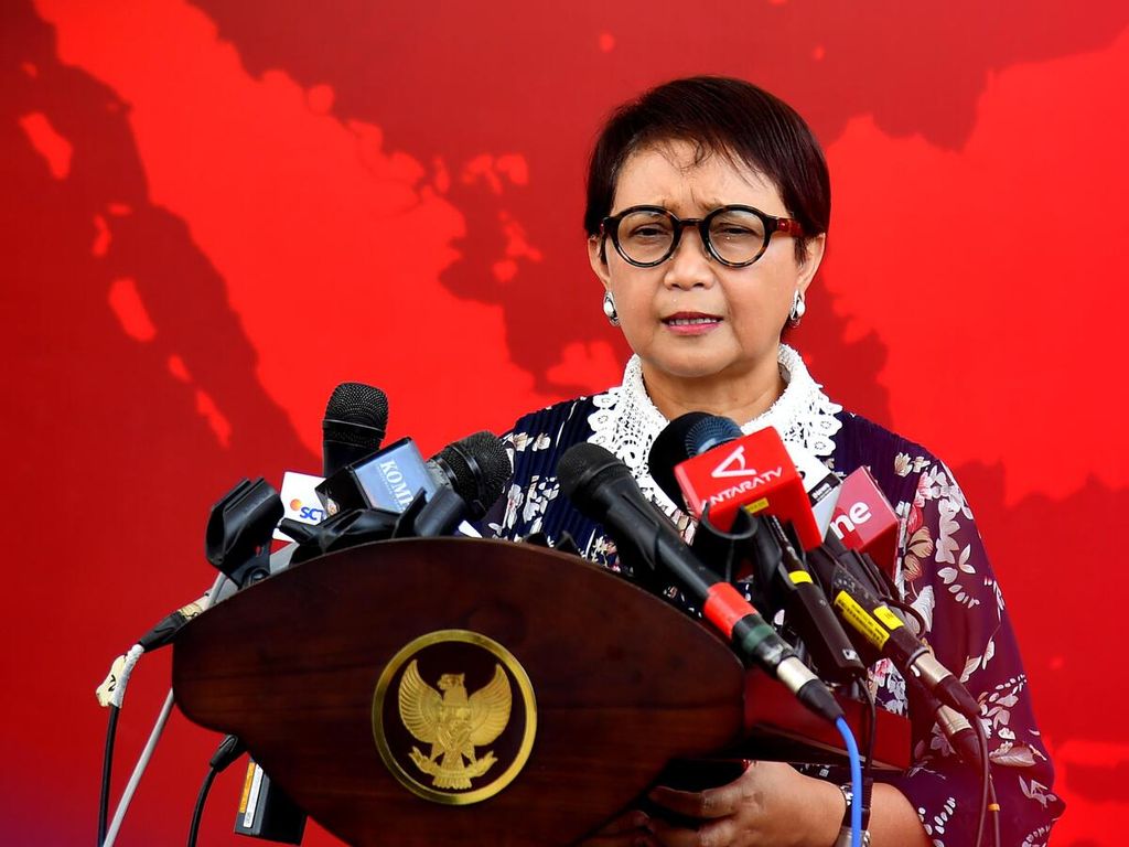 Minister of Foreign Affairs Retno Marsudi at the Indonesian Presidential Palace complex, Jakarta, Friday (26/4/2024).