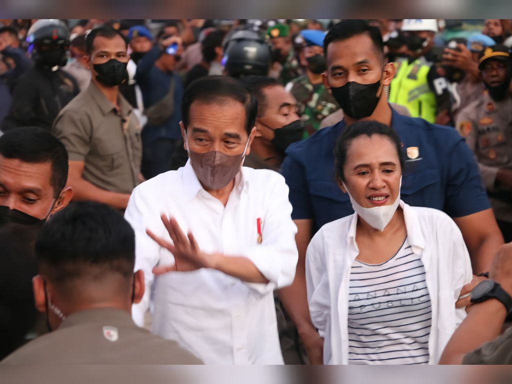 Presiden Joko Widodo mendapat sambutan hangat dari ribuan warga saat berkunjung ke Kabupaten Ende, NTT, Selasa (31/5/2022). Kehadiran Presiden ini dalam rangka perayaan Hari Lahir Pancasila pada 1 Juni 2022.