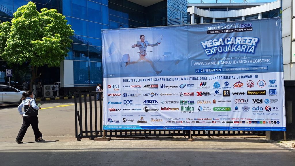 Bursa kerja Mega Career Expo di Gedung Smesco Exhibition Hall, Jakarta, Kamis (22/2/2024).