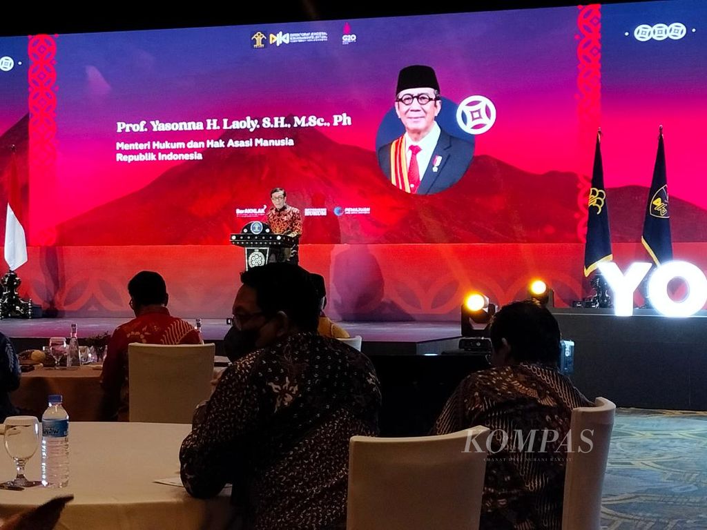 Menteri Hukum dan HAM RI Yasonna H Laoly memberikan paparan dalam acara Roving Seminar Kekayaan Intelektual di Hotel Tentrem, Yogyakarta, Kamis (21/7/2022).