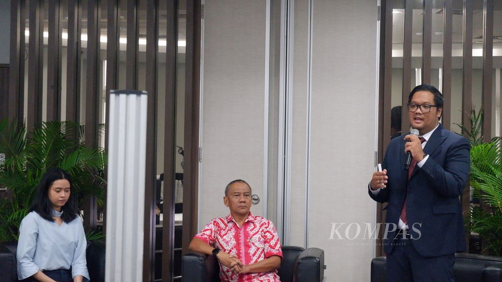 Diskusi tentang pengembangan industri kendaraan bermotor listrik di Indonesia digelar di The Manor Office PT Suryacipta Swadaya, Karawang, Jawa Barat, Rabu (8/3/2023).