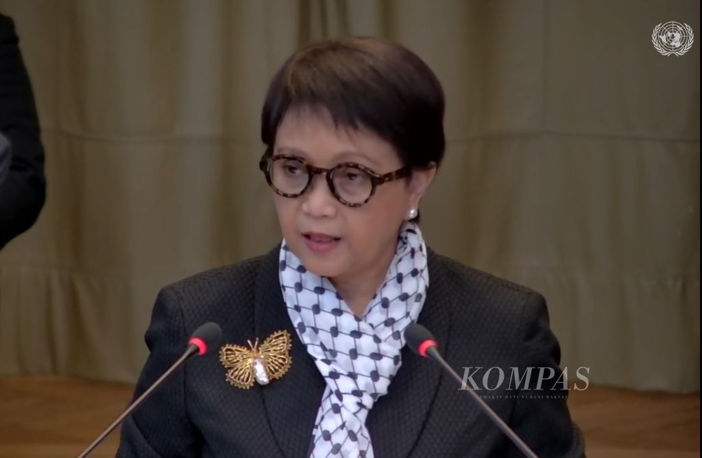 Menteri Luar Negeri RI Retno Marsudi menyampaikan pandangan Indonesia dalam sidang Mahkamah Internasional, Jumat (23/2/2024), di Den Haag, Belanda. 