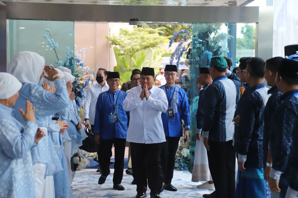 Menteri Pertahanan sekaligus Ketua Umum Partai Gerindra Prabowo Subianto menghadiri acara acara Silaturahmi Ramadhan di Kantor DPP PAN, Jakarta, Minggu (2/4/2023).