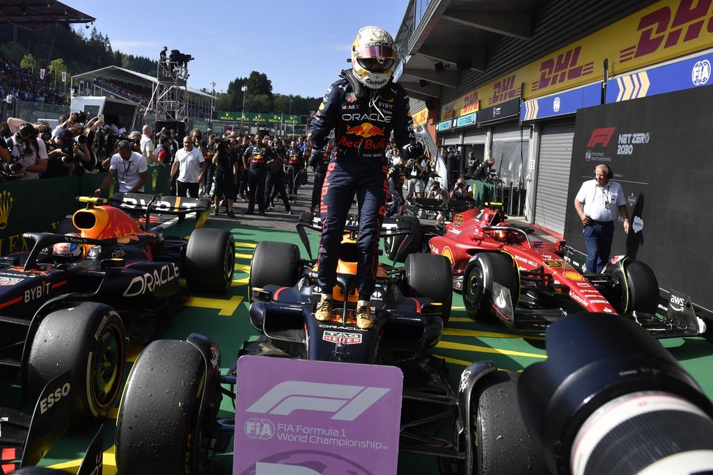 Selebrasi kemenangan pembalap Oracle Red Bull Racing Max Verstappen di Grand Prix Formula Satu Belgia di arena pacuan kuda Spa-Francorchamps, Belgia, Minggu (28/8/2022).