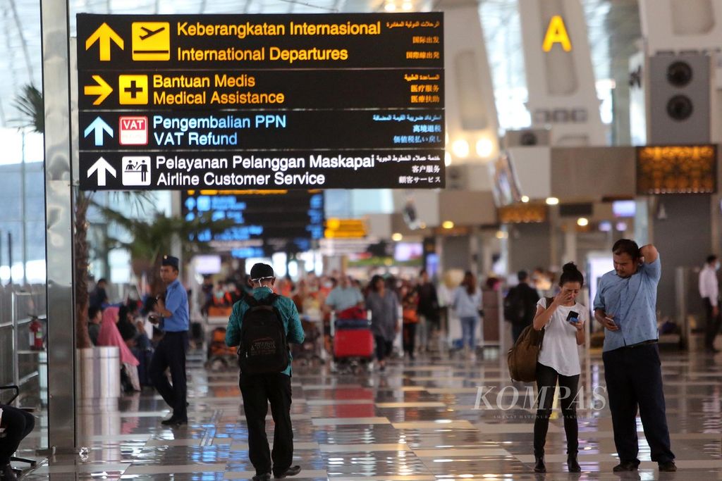 Suasana kesibukan di Terminal 3 Bandara Soekarno-Hatta, Tangerang, Senin (2/3/2020).