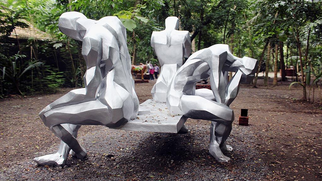 Karya Dunadi dalam pameran patung luar ruang berjudul Rendheng di Plataran Djokopekik, Bantul, Yogyakarta, 29 Desember 2017 hingga 29 Januari 2018. 