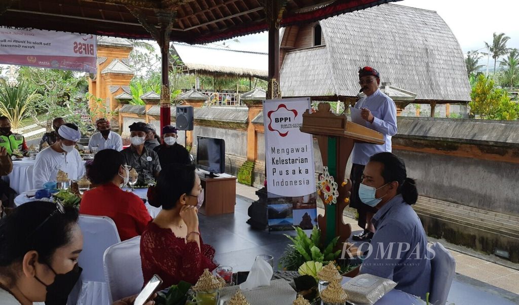 The atmosphere of the Bali International Field School for Subak event in Jero Tumbuk, Selat Village, Selat District, Karangasem, on Monday (12/13/2012).