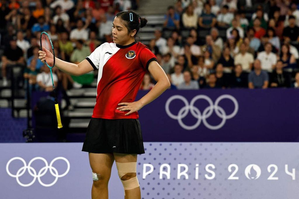 Tunggal putri Indonesia, Gregoria Mariska Tunjung, saat laga semifinal bulu tangkis Olimpiade Paris 2024 melawan atlet Korea Selatan, An Se-young,  di Porte de la Chapelle Arena, Paris, Minggu (4/8/2024). Gregoria harus mengakui keunggulan An.