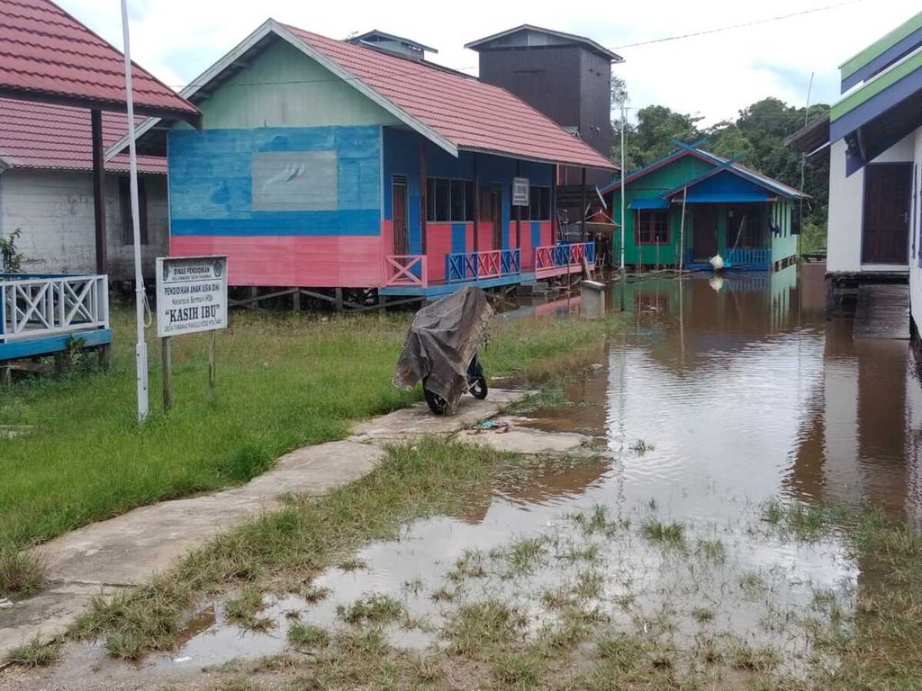 Sisa banjir di salah satu desa di Kabupaten Katingan, Kamis (8/9/2022). Katingan jadi wilayah di Kalteng yang paling mudah direndam banjir.