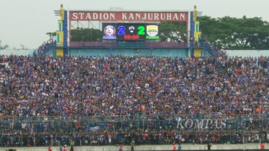 Suasana pertandingan Arema FC melawan Persib Bandung, di Stadion Kanjuruhan, Kabupaten Malang, Jawa Timur, 22 Februari 2019.