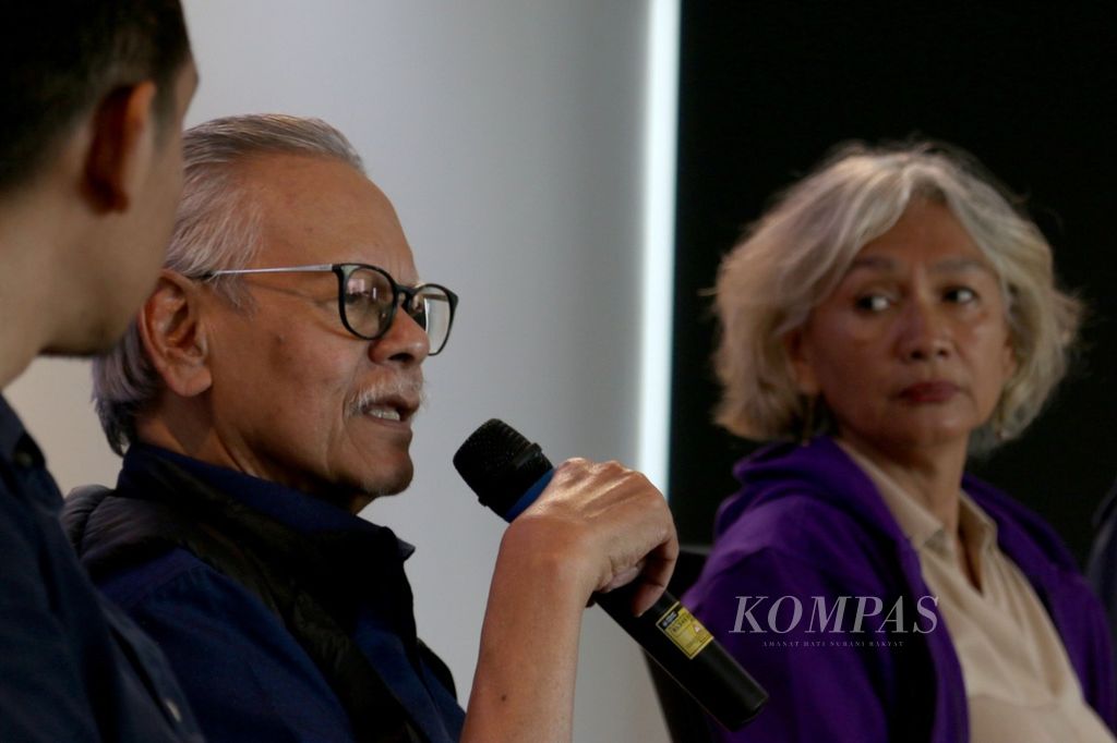 Ketua Badan Pengawas Perkumpulan Jaga Pemilu, Erry Riyana Hardjapamekas, menyampaikan pendapatnya dalam jumpa pers Perkumpulan Jaga Pemilu, di Jakarta, Kamis (25/1/2024). 