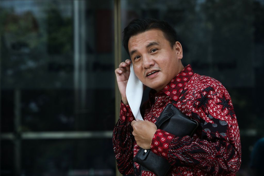 Ketua Komisi Kejaksaan Barita Simanjuntak tiba di Gedung Komisi Pembarantasan Korupsi (KPK), Jakarta, Selasa (28/7/2020). 