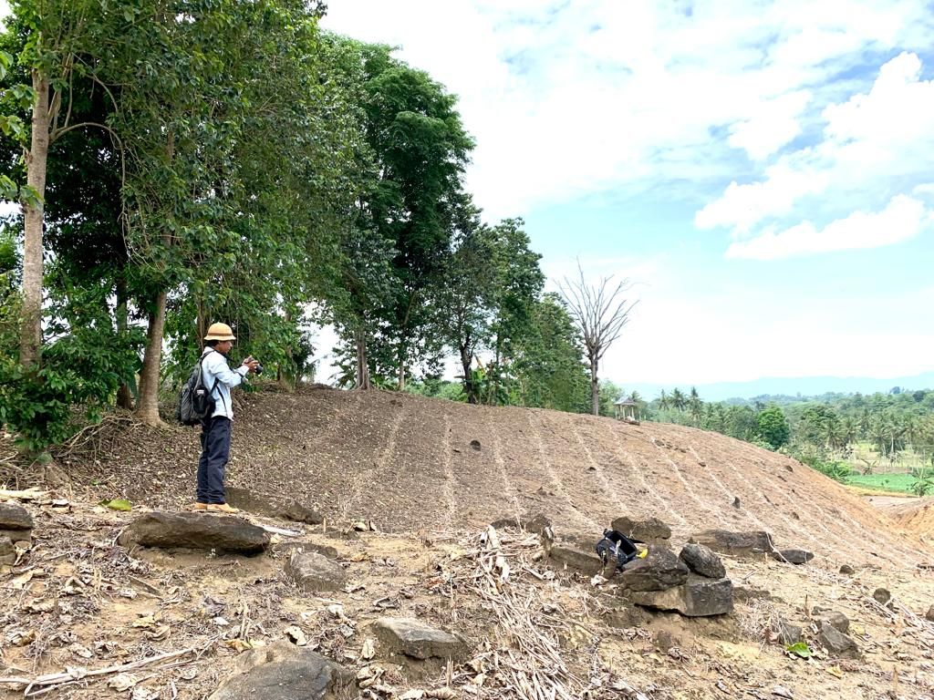 Salah satu lokasi penelitian di Kabupetan Soppeng, Sulawesi Selatan, Rabu (2/11/2022). Di lokasi ini peneliti banyak menemukan fosil tulang belakang yang di antaranya diduga fosil gajah dan babi purba.