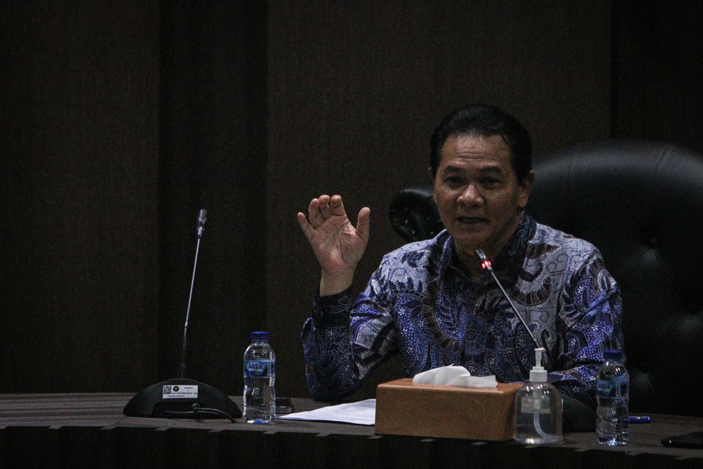 Ketua DKPP Heddy Lugito berbicara dalam acara konferensi pers di Gedung DKPP, Jakarta, Kamis (24/11/2022). 