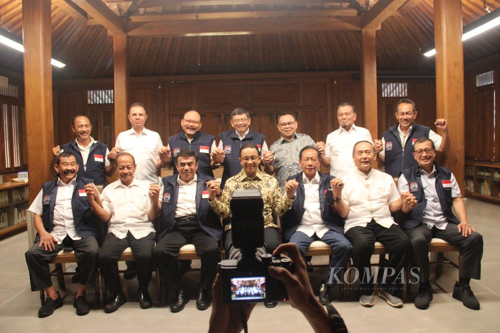 Bakal calon presiden Anies Baswedan menggelar pertemuan dengan sejumlah purnawirawan TNI-Polri di Pendopo Anies, Jakarta Selatan, Jumat (6/10/2023) sore.