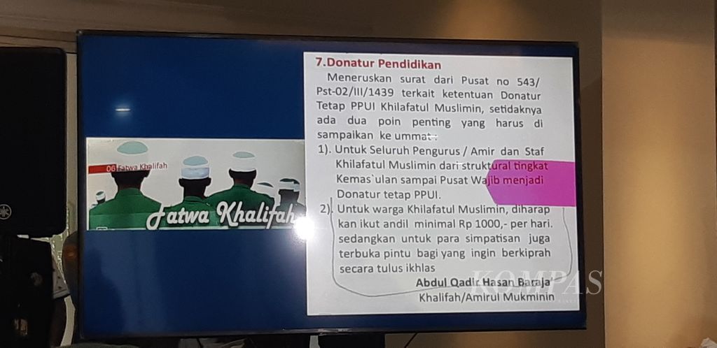 Foto barang bukti aktivitas kelompok Khilafatul Muslimin yang ditayangkan dalam rilis pengungkapan terbaru mereka di Polda Metro Jaya, Jakarta, Kamis (16/6/2022).