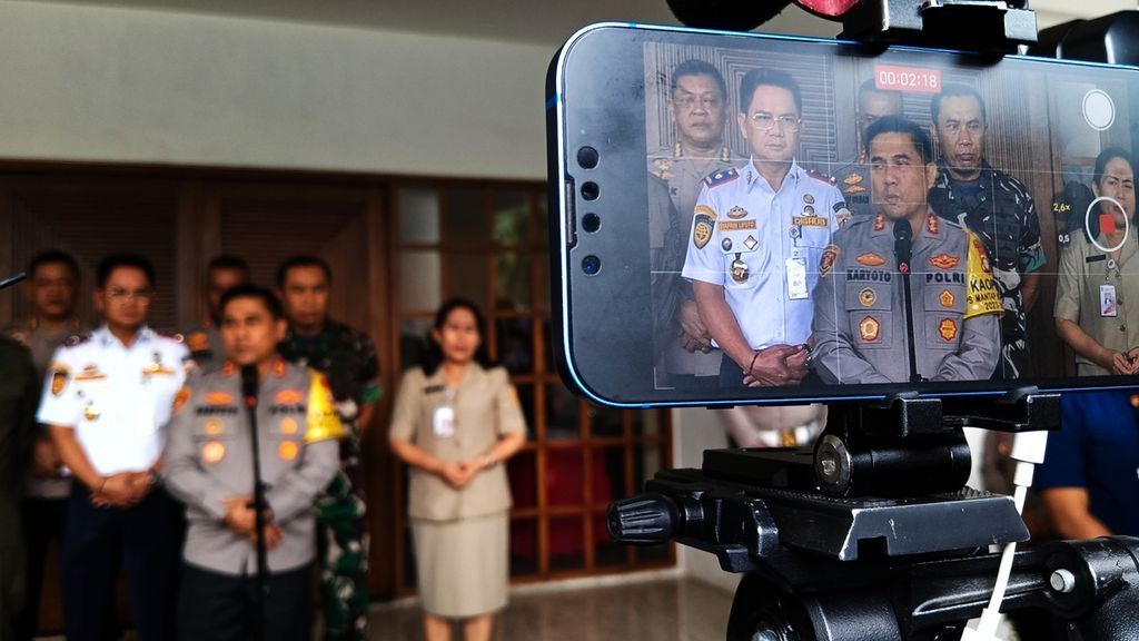 Kepala Kepolisian Daerah Metro Jaya Inspektur Jenderal Karyoto saat memberikan penjelasan terkait Operasi Ketupat Jaya 2024, di markas Polda Metro Jaya, Senin (1/4/2024).