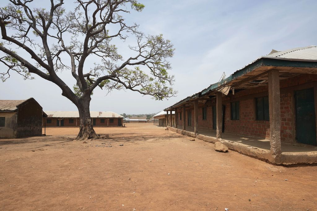 Situasi kompleks Sekolah Dasar dan Menengah LEA di Desa Kuriga, Negara Bagian Kaduna, Nigeria, Sabtu (9/3/2024). 