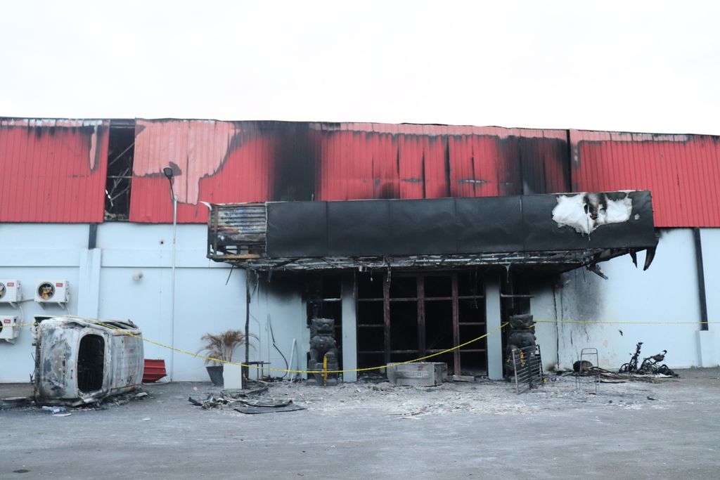 Tempat hiburan malam Double O di Distrik Sorong Timur, Kota Sorong, Papua Barat, Rabu (26/1/2021). Tempat hiburan tersebut dibakar pada Senin yang menewaskan 17 orang yang merupakan buntut dari konflik antardua kelompok.