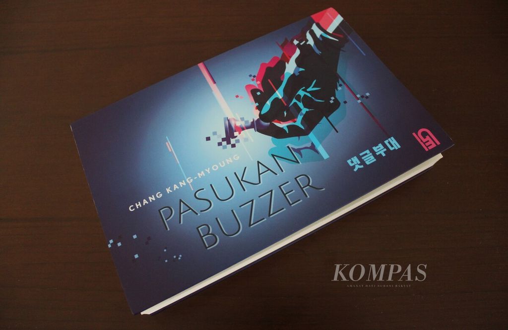 Novel <i>Pasukan Buzzer</i> karya Chang Kang-myoung yang diterbitkan Gramedia Pustaka Utama.