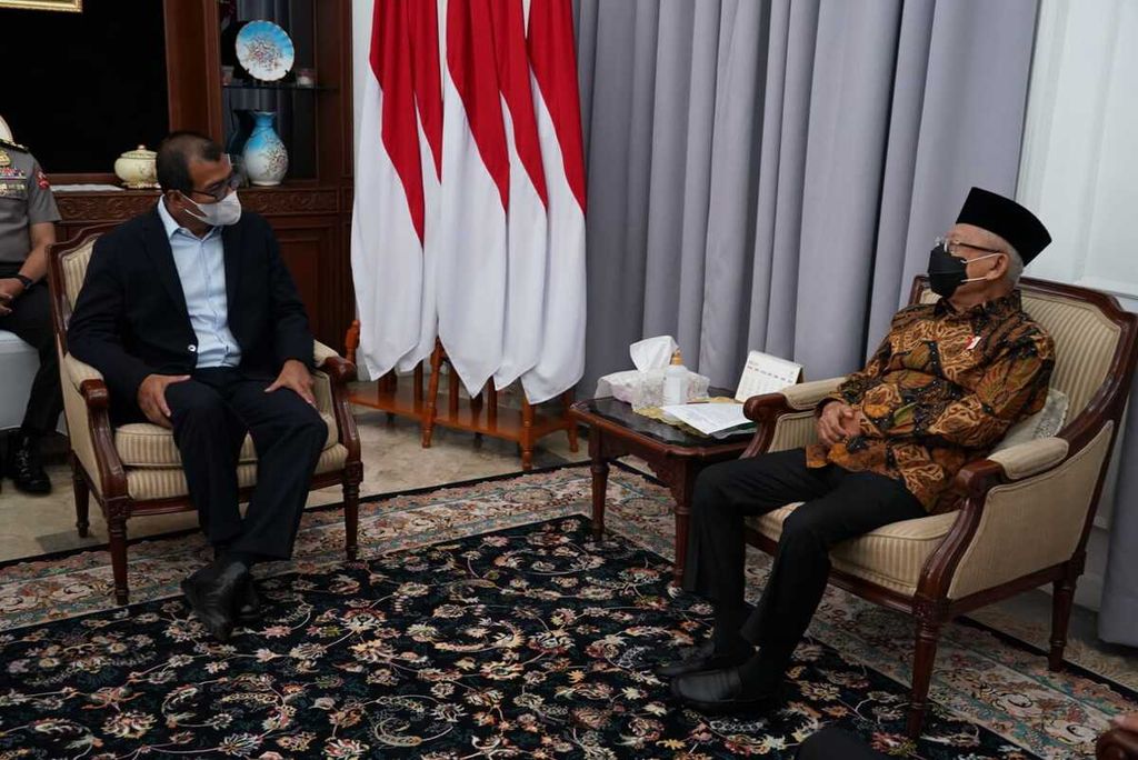 Wakil Presiden Ma'ruf Amin menerima Gubernur Lemhannas Andi Widjajanto, Selasa (19/4/2022), di kediaman resmi Wapres, Jalan Diponegoro, Jakarta. 