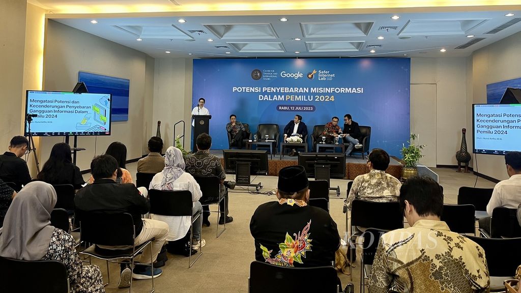 Wakil Ketua Umum Partai Golkar Nurul Arifin memberikan paparan pada seminar bertajuk ”Potensi Penyebaran Misinformasi dalam Pemilu 2024” di Jakarta, Rabu (12/7/2023).