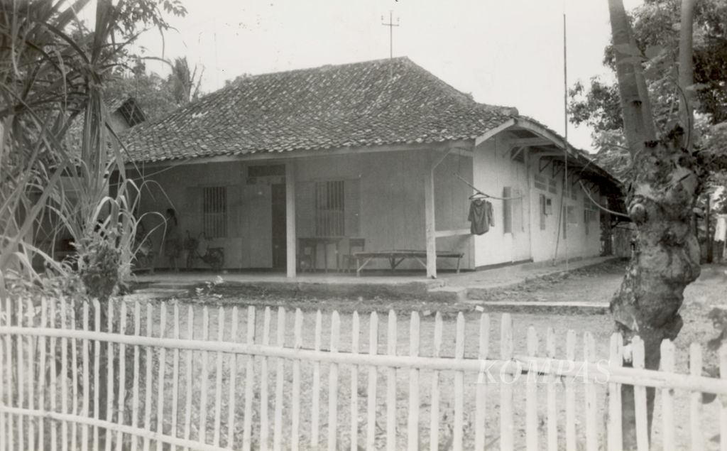 Rumah millik Djiauw Kee Siong di Kampung Bojong, Rengasdengklok, Jawa Barat, menjadi tempat bersejarah karena sempat menampung Soekarno dan Hatta pada tanggal 16 Agustus 1945, setelah kedua pimpinan negara itu "diculik" beberapa pemuda pejuang.