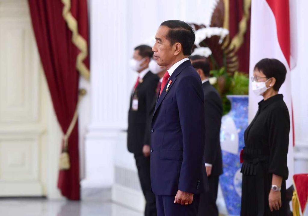 Presiden Joko Widodo menerima surat kepercayaan dari delapan duta besar luar biasa dan berkuasa penuh negara-negara sahabat. Penyerahan surat kepercayaan tersebut berlangsung di Ruang Kredensial Istana Merdeka, Jakarta, Selasa (13/9/2022).