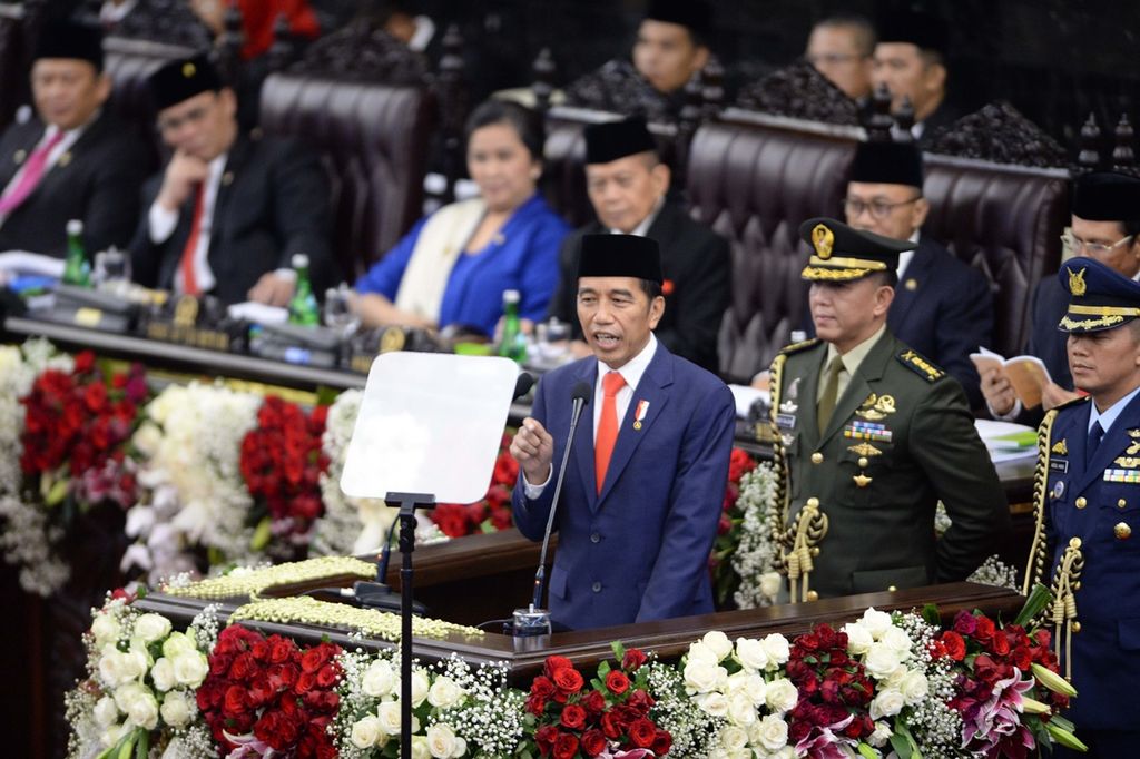 Presiden Joko Widodo menyampaikan pidato seusai dilantik menjadi Presiden 2019-2024 dalam Sidang Paripurna MPR di Kompleks Parlemen, Senayan, Jakarta, Minggu (20/10/2019).