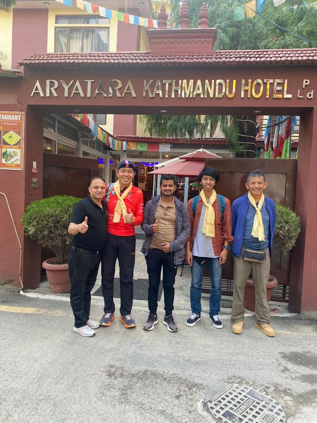 Berfoti di Hotel Aryatara, Kathmandu, Nepal, Kamis (21/9/2023).