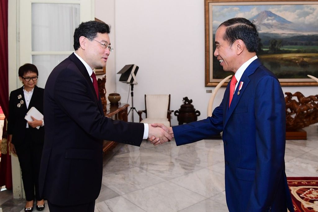 Menlu China Qin Gang melakukan kunjungan kehormatan kepada Presiden Joko Widodo, Rabu (22/2/2023), di Istana Merdeka, Jakarta. Ini adalah kunjungan pertama Menlu Qin Gang ke kawasan sejak dilantik sebagai Menlu, Desember 2022. 