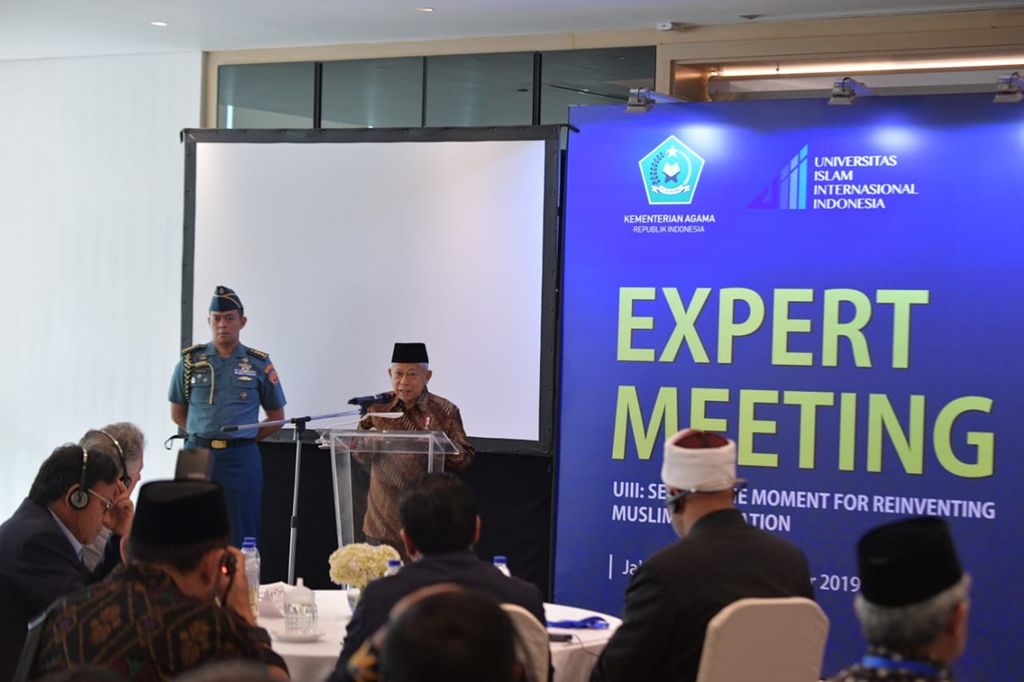 Wakil Presiden Ma’ruf Amin menjadi pembicara kunci dalam pembukaan pertemuan pakar Universitas Islam Internasional Indonesia di Jakarta, Selasa (26/11/2019)