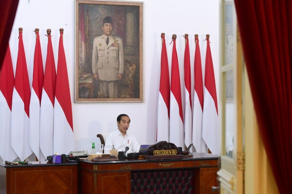 Presiden Joko Widodo memimpin rapat terbatas di Istana Merdeka, Jakarta, Rabu (4/11/2020). Presiden meminta semua menteri tak lagi menyuarakan penundaan pemilu atau perpanjangan masa jabatan presiden.