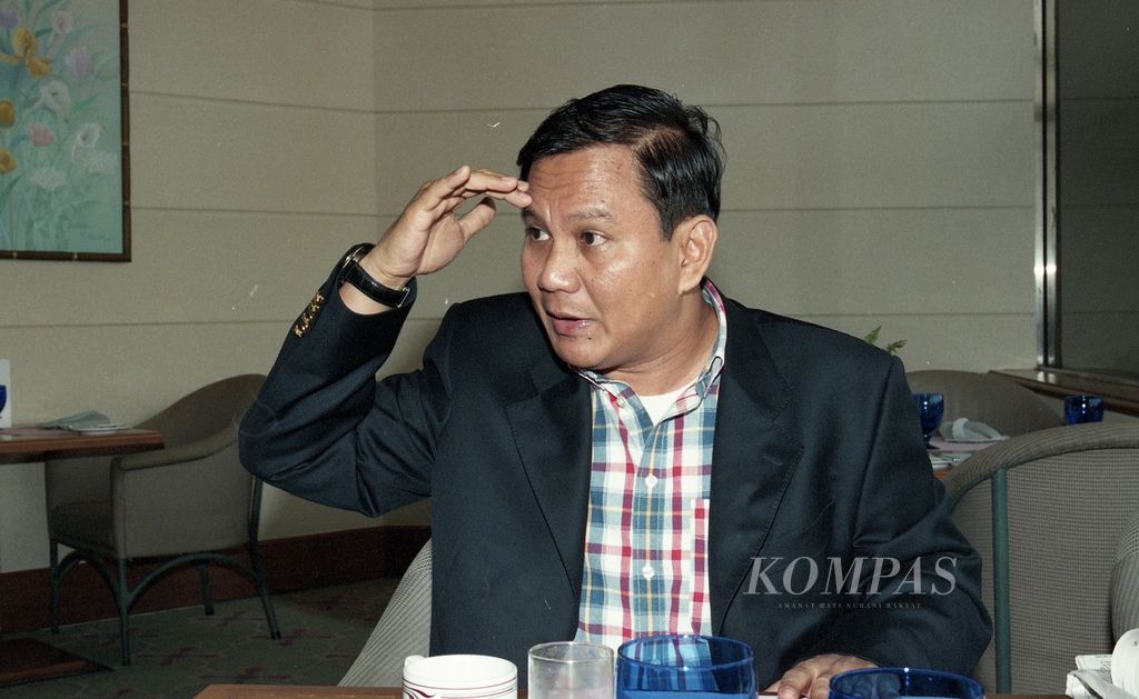 Mantan Pangkostrad Prabowo Subianto saat menjalani kehidupan sebagai warga sipil, Kamis (14/10/1999).
