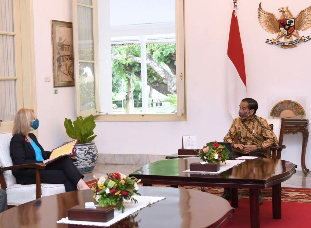 Presiden Joko Widodo menerima kunjungan Menteri Luar Negeri Inggris Liz Truss di Istana Merdeka, Jakarta, Kamis (11/11/2021). Peningkatan hubungan kedua negara menjadi fokus pembicaraan kedua pemerintah. 