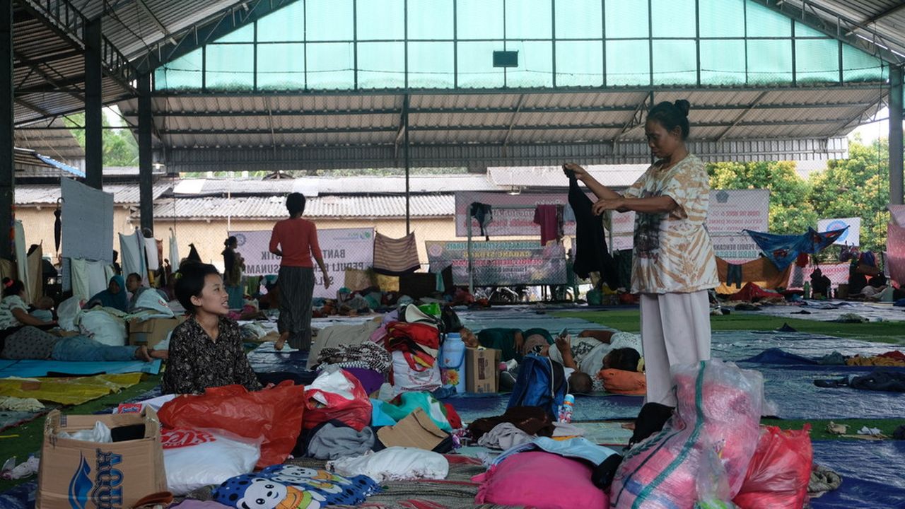 warga-mulai-meninggalkan-tempat-pengungsian