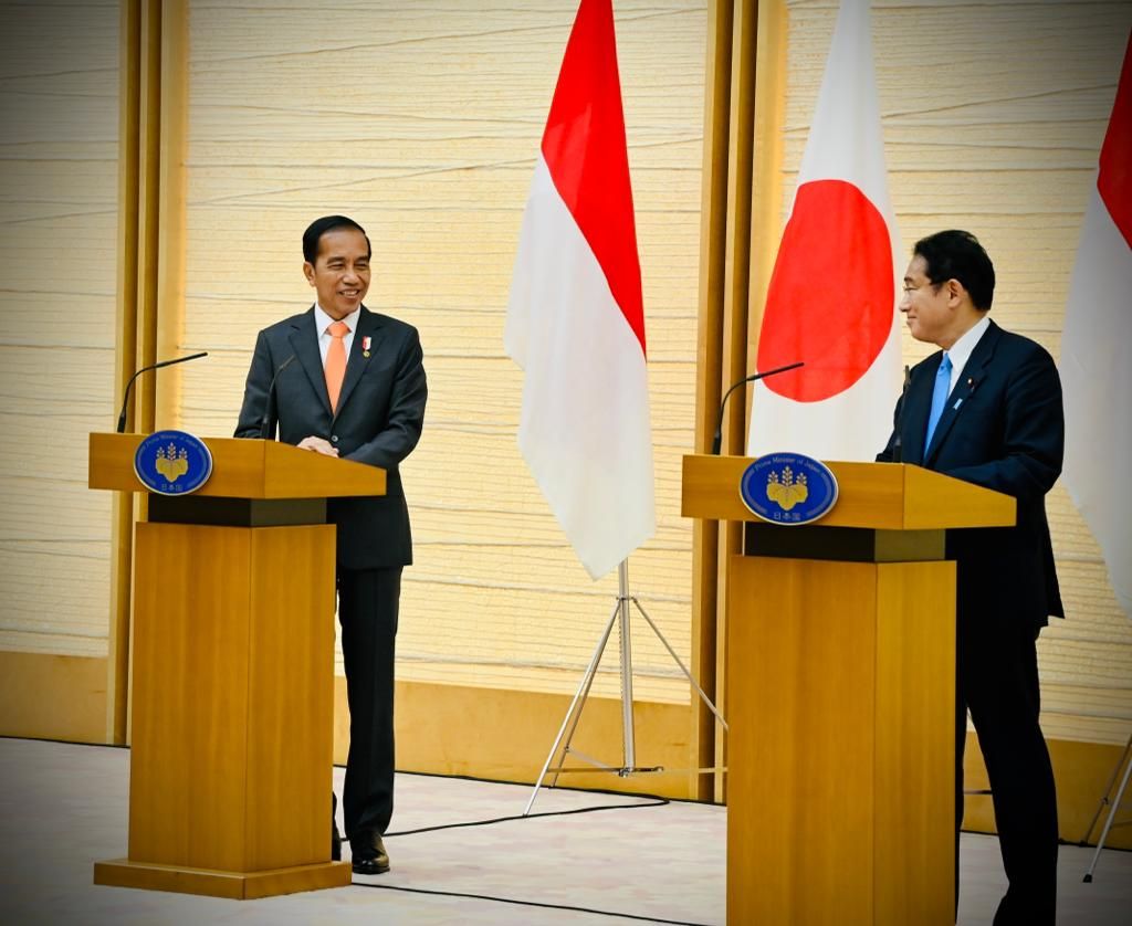 Presiden Joko Widodo dan PM Jepang Fumio Kishida menyampaikan keterangan bersama seusai pertemuan bilateral, Rabu (27/7/2022).