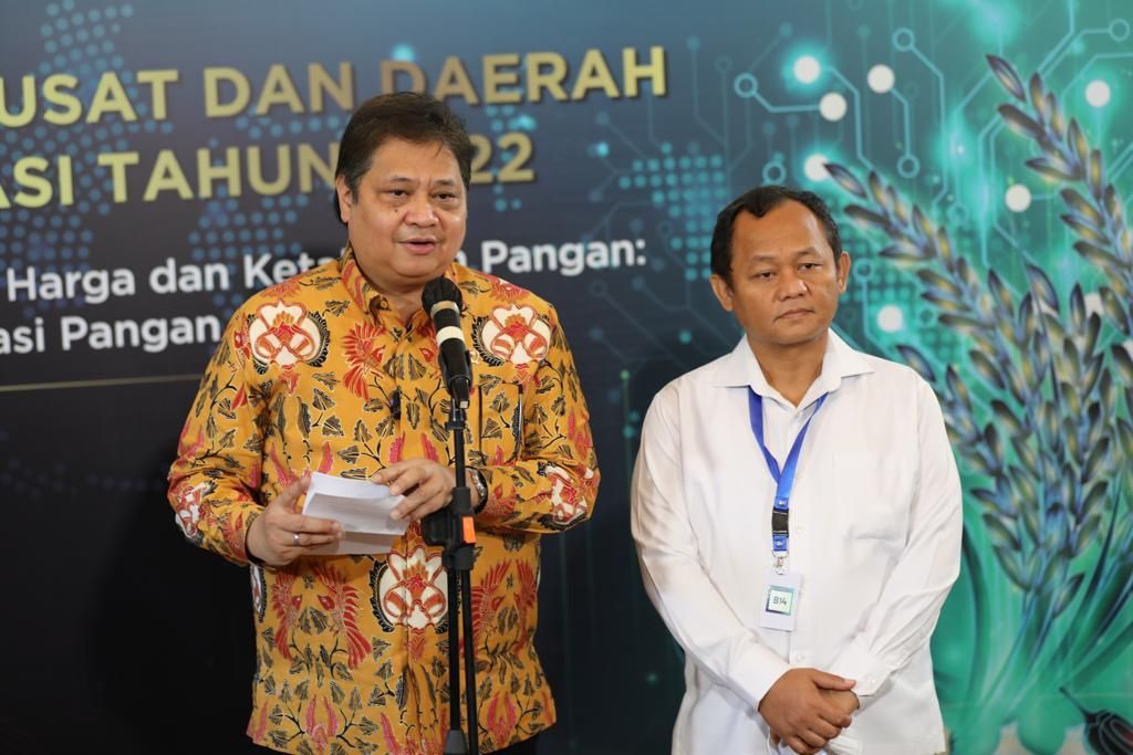 Menko Perekonomian Airlangga Hartarto saat memghadiri Rapat Koordinasi Pusat dan Daerah Pengendalian Inflasi Tahun 2022 di Surabaya, Rabu (14/9/2022).