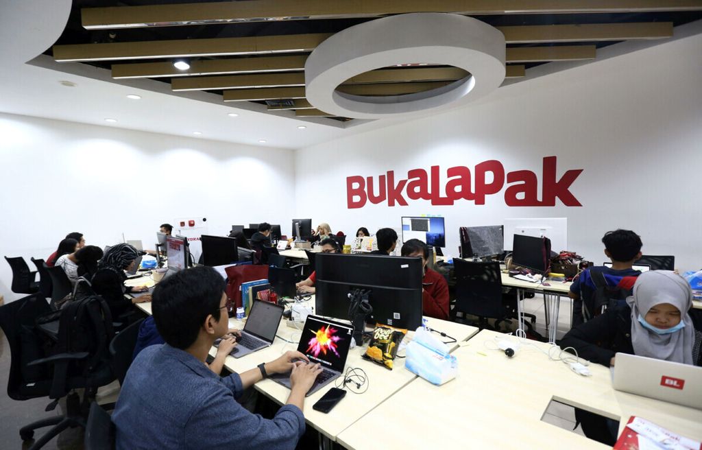 Suasana kerja di kantor Bukalapak di kawasan Pasar Minggu, Jakarta Selatan.