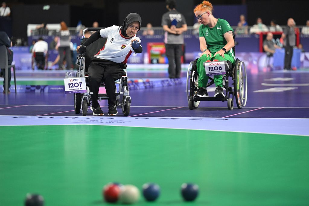 Gischa Zayana berlaga di semifinal Boccia nomor Individual BC2 Putri Paralimpiade Paris 2024 di Paris South Arena, Paris, Prancis, Minggu (01/09/2024). Langkah Gischa terhenti di semifinal karna kalah melawan Christina Goncalvez dari Portugal dengan skor 3-7. 