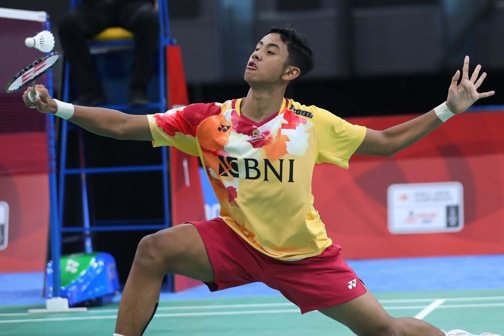 Alwi Farhan has won the men's singles championship at the 2023 Junior World Badminton Championships. In the final match held at The Podium, Spokane, Washington, United States, on Sunday (8/10/2023), Alwi defeated Chinese player Hu Zhe An with a score of 21-19, 19-21, 21-14.