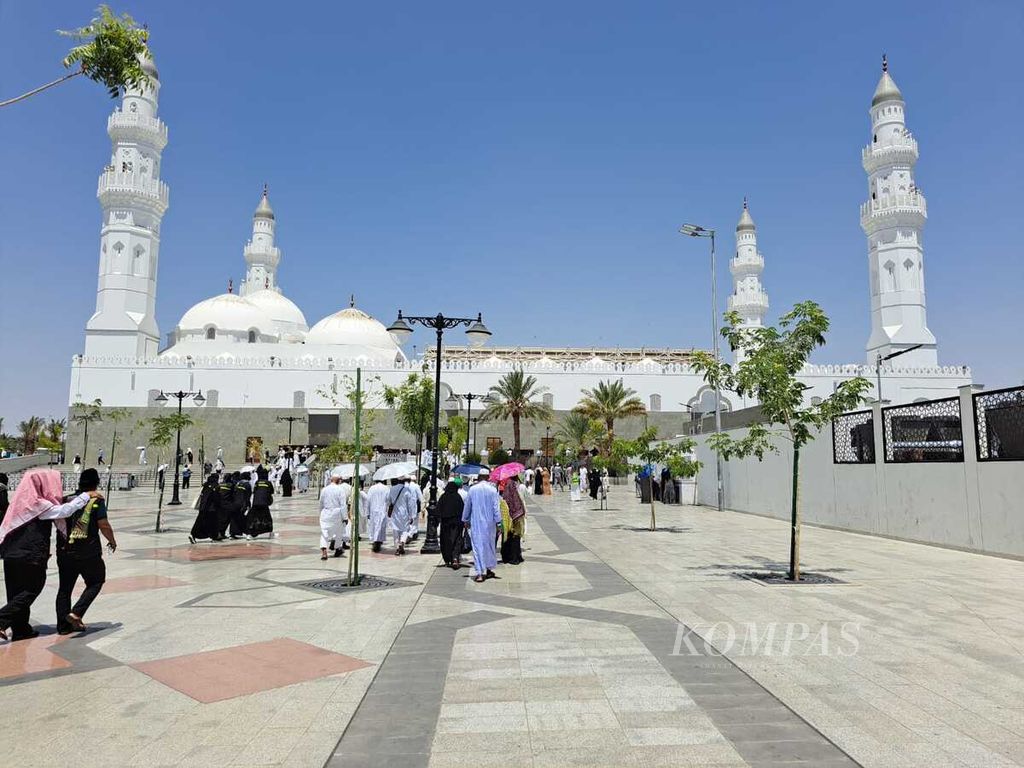 Suasana Masjid Quba di kota Madinah, Arab Saudi, Sabtu (15/7/2023) siang. Lokasi masjid Quba kini, dulunya menjadi persinggahan Rasulullah SAW. Bahkan, bangunan Masjid Quba pertama-tama juga didirikan Nabi Muhammad SAW. 