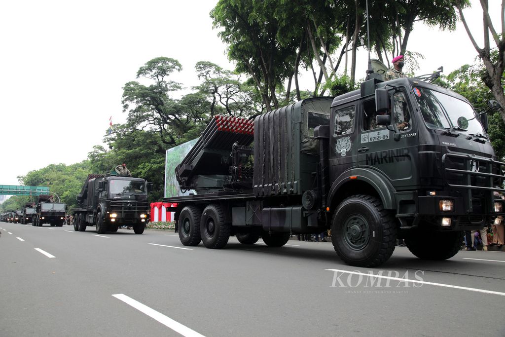 The military equipment parade of TNI (Indonesian National Army) was held on Medan Merdeka Utara Street in Jakarta on Wednesday (5/10/2022).