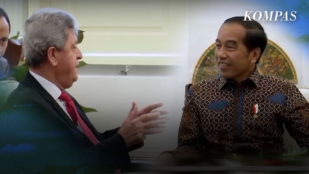 Presiden Joko Widodo menerima kunjungan Duta Besar Palestina untuk Indonesia Zuhair Al-Shun di Istana Merdeka, Jakarta, (24/3/2023). Pertemuan digelar di tengah penolakan sebagian kalangan terhadap kedatangan timnas Israel ke Indonesia dalam Piala Dunia U-20.