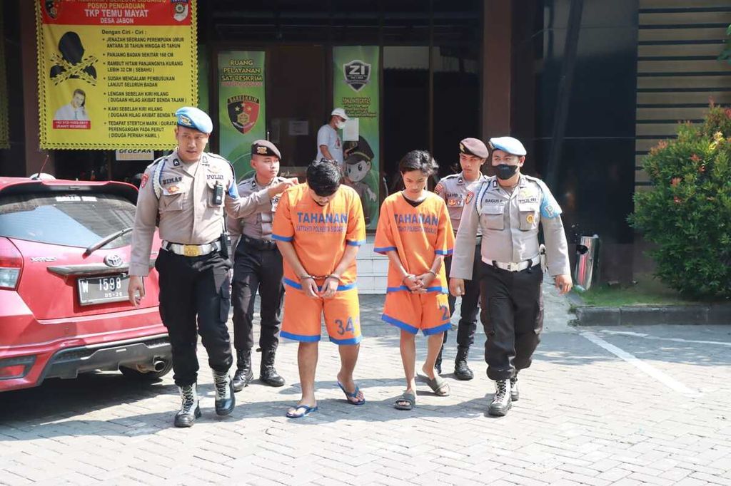 Polisi menangkap dua pemuda pelaku kekerasan jalanan di Sidoarjo, Jawa Timur, Selasa (14/3/2023). 