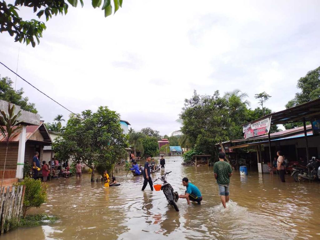 Banjir di Kecamatan Jelai Hulu, Kabupaten Ketapang, Kalimantan Barat, Selasa (11/10/2022).