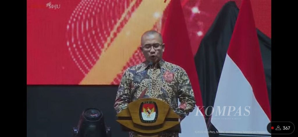 Ketua Komisi Pemilihan Umum Hasyim Asy’ari melaporkan penyelenggaraan tahapan pemilu kepada Presiden Joko Widodo dalam acara Rapat Konsolidasi Nasional Kesiapan Pelaksanaan Tahapan Pemilu Serentak 2024, di Jakarta, Jumat (2/12/2022).