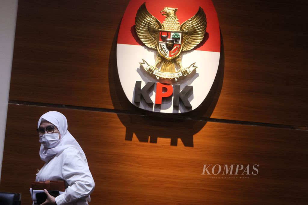 Lili Pintauli Siregar saat masih menjabat Wakil Ketua Komisi Pemberantasan Korupsi di Gedung KPK, Jakarta, Jumat (30/4/2021).